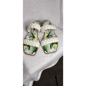 NWOT Woman's Dolce Vita Indy Braid Flat Sandles White Size 8.5